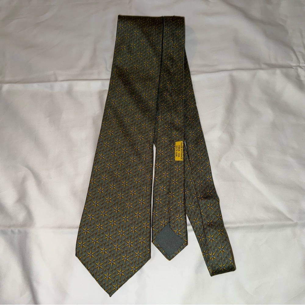 Hermes men’s 100% silk tie